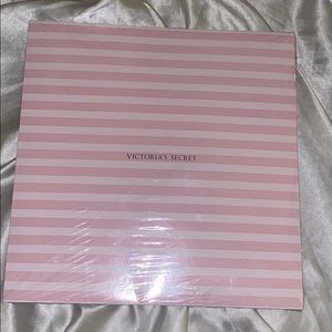 Vintage Victoria Secret gift box 🎁